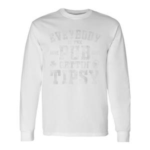 T-shirt a maniche lunghe per il giorno di San Patrizio con stampa: Tutti nel pub che si versano in testa un po' di birra - Product Image 1