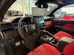 Camioneta Doble Cabina 2024-2025 con Tracción en las Cuatro Ruedas, Gasolina Híbrida, Caja de Cambios Automática, Volante a la Izquierda, Bajo Kilometraje - Product Image 4