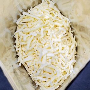 Fromage mozzarella premium, fromage frais et moelleux, goût crémeux, excellente mousse pour pizza, approvisionnement en vrac pour l'industrie alimentaire - Product Image 2