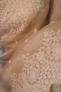 Sari en soie Georgette douce de haute qualité avec bordure en dentelle imprimée brodée en fil blanc pour mariage et fête - Product Image 6