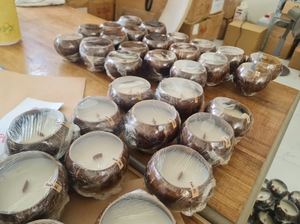 Ilumina tu espacio con velas de cáscara de coco donde el encanto ecológico se encuentra con velas cálidas de cáscara de coco de alta calidad - Product Image 6
