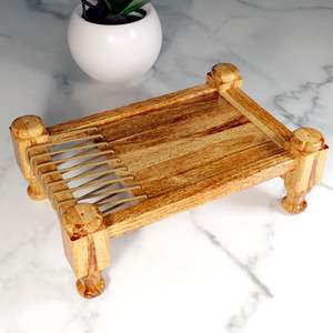 Plateau en bois couleur brun naturel, idéal pour la restauration, disponible pour le service et la décoration, parfait pour les hôtels. - Product Image 3