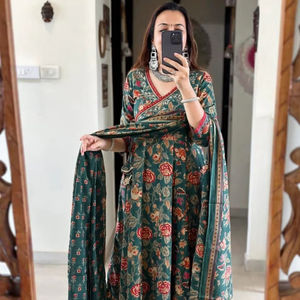 Lo último en ropa informal étnica larga para mujer con estampado Floral de 100% poliéster con borlas Kurta para fiestas nocturnas de verano - Product Image 1