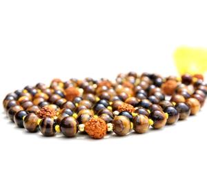 Collar de Cuentas de Ojo de Tigre y Rudraksha, 108 Nudos, Joyería de Yoga, Hecho a Mano por Artistas Indios, Estilo Bohemio - Product Image 3