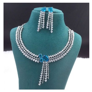 Ensemble de bijoux Radiant AD pour femmes Collier et boucles d'oreilles en diamant américain à la mode pour chaque événement disponible au meilleur prix - Product Image 1