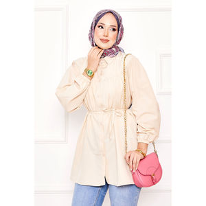 Chemise décontractée beige style robe, coupe modeste avec taille froncée et cordon de serrage, en tissu popeline - Product Image 2