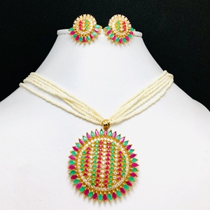 Collier de bijoux sur le thème de la fête des mères Collier de pendentif de tournesol époxy coloré élégant à la mode pour maman Colliers ronds pour femmes - Product Image 1