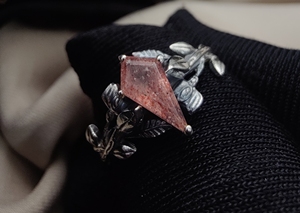 Anillo de Plata de Ley 925 con Cuarzo Fresa en Corte Cometa, Chapado en Oro, Joyería de Piedras Preciosas Hecha a Mano, Venta al por Mayor, Personalizado - Product Image 2