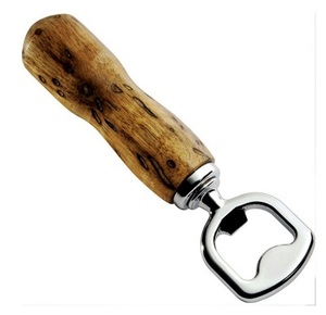 Ouvre-bouteille en bois artisanal écologique au design antique, pièce unique, pour bars, restaurants et cuisines, à prix très avantageux - Product Image 5