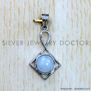 925พลอยมูนสโตนสีรุ้งแท้ทรงกลมรูปทรงกลมสีเงินสเตอร์ลิงเป็นของขวัญสำหรับเธอ - Product Image 1