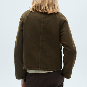 Veste décontractée pour femme en vert olive, style moderne avec fermeture éclair, style de vêtement de travail, avec col contrasté pour un look élégant au quotidien et urbain - Product Image 6