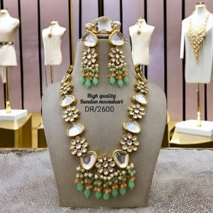 Conjunto de collar de novia Kundan largo chapado en oro indio para niñas y mujeres ropa de fiesta - Product Image 1