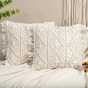 Élégant porte-taie d'oreiller en macramé fait à la main organisateur décoratif en coton tissé pour le salon, la chambre ou la maison Accent - Product Image 1