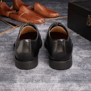 รองเท้าลำลองหนังคุณภาพสูง โครงสร้างยืดหยุ่น ระบายอากาศได้ดี เหมาะสำหรับผู้ชาย ใส่ได้ทุกวัน - Product Image 4