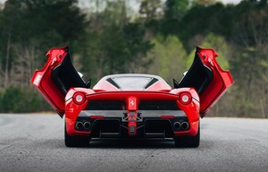 Ferrari LaFerrari Aperta RWD 2017 Certificado, Seminuevo, con Control de Crucero Adaptativo, Interior de Cuero Claro, Motor Turbo, Coupé, Soporte OEM - Product Image 2