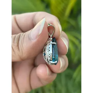 Colgante de Topacio Azul en Forma de Lágrima en Plata 925 con Baño de Rodio y Oro Rosa con Diamante, Diseño Clásico y Moderno para Compromiso, para Cadenas - Product Image 3