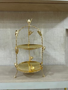 Elegante Soporte de Dos Niveles con Diseño Floral en Acabado Dorado para Eventos de Boda, Presentación de Postres y Regalos, Procedente de la India - Product Image 2