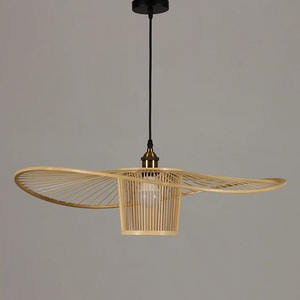 Lampe suspendue en bambou avec abat-jour en bambou tressé offrant un éclairage d'ambiance et une touche de design organique - Product Image 4