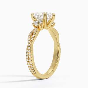 Anillo de Diamantes con Corte Corazón, Diseño de Tres Piedras en Oro Trenzado, Piedras Laterales Redondas, Joyería de Lujo para Compromiso, Regalos para Novias - Product Image 2