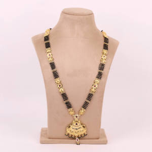 Mangalsutra chapado en oro, temporada de bodas, mujeres tradicionales, Mangalsutra con colgante, cobre y latón chapado en oro laminado - Product Image 1