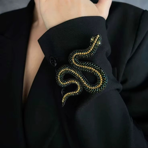 Perles de pierres précieuses grises facettées en forme libre, pierres de lune écologiques, broderie de mariage de luxe pour la fabrication de bijoux - Product Image 1