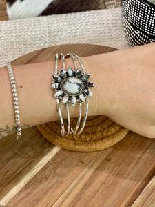 Brazalete de racimo de Búfalo Blanco de plata de ley único, joyería artesanal hecha a mano, regalo para su estilo bohemio - Product Image 2