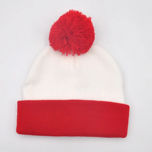 Gorro Jacquard de punto a rayas rojas y blancas con logotipo personalizado, gorros de Papá Noel para mujeres y hombres, escena navideña - Product Image 3