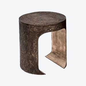 Table d'appoint en métal de forme ronde au design artisanal, table basse de qualité antique, taille personnalisée, en aluminium et laiton - Product Image 4