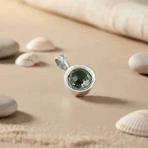 Pendentif en argent 925 avec améthyste verte et breloque motif dessin animé fait main, pour femme, à porter au quotidien, plaqué argent - Product Image 1