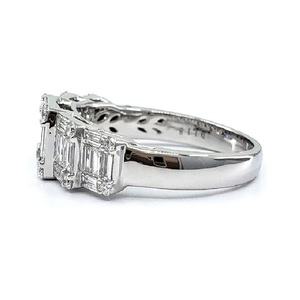 Bague de fiançailles tendance pour femme en or blanc 18 carats haut de gamme avec diamants naturels taille baguette sertis pavé - Product Image 2
