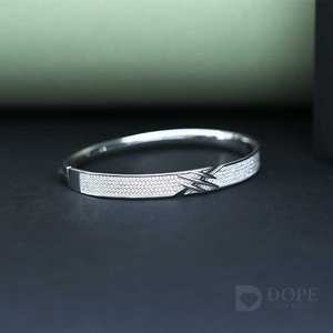 Bracelet rigide en or blanc massif 18 ct avec des diamants cultivés en laboratoire pour hommes et un design exclusif plaqué or pour toutes les occasions - Product Image 3