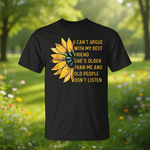 Camiseta Floral para Mejores Amigas Mayores que Yo, No Puedo Discutir con Ella - Artículo Promocional - Product Image 1