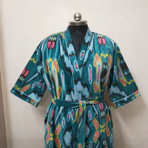 Chaqueta Boho de terciopelo con estampado Ikat estilo kimono japonés bata de invierno ética chaqueta de invierno multicolor corbata cinturón abrigo chaqueta India