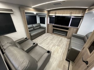 Usado 2024 Grand Design Imagine 3100RD - Product Image 6