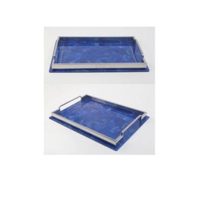 Bandeja de Servicio de Resina con Detalles Artesanales y Detalles en Pan de Oro Vintage, Acabado Premium Resistente, Ligera, Ideal para el Hogar o Eventos Formales - Product Image 1