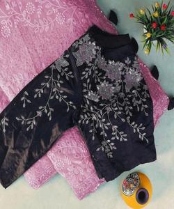 Saree en soie avec chemisier Surat de créateur Matériel de sari indien Bollywood avec chemisier Grossiste Saree Alphanumero de couleur noire - Product Image 5