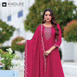 Lo último en tendencia con estilo Diseñador Fiesta y ropa informal Traje Vichitra Trabajo a mano real e hilo Trabajo Top y con pantalón con Dupatta - Product Image 1