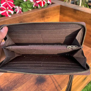 Nouvelle pochette en cuir usiné à la main élégante occidentale sacs à main conçus pour femmes vente chaude embrayages de bracelet en cuir usiné de taille compacte - Product Image 4