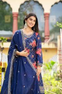 Costume de palazzo élégant avec long Kurti et Dupatta brodé, idéal pour les réceptions traditionnelles et les fiançailles à vendre - Product Image 5