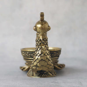 Diya en laiton de paon élégant pour l'éclairage traditionnel Diya de paon en laiton fabriqué à la main pour la décoration de fête - Product Image 3