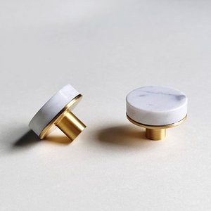 HANEMADE Acheter des boutons de prisme en marbre blanc et laiton Boutons de bouton d'armoire modernes avec taille de forme de couleur personnalisée Fabriqué en Inde Article - Product Image 6