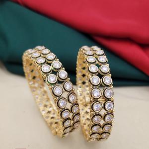 Hermoso acabado dorado de moda con aspecto de piedras, dos juegos de brazaletes, elegantes brazaletes que se pueden abrir para mujeres para ropa de boda - Product Image 1
