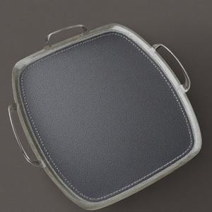 Bandeja de cuero rectangular con lados elevados y puntadas limpias ideales para servir o arreglos decorativos en cualquier espacio - Product Image 2