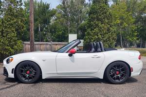 FIAT 124 SPIDER ABARTH 2020 d'occasion, conduite à gauche/droite - Product Image 2