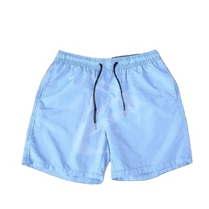 Pantalones cortos de correr con logotipo personalizado impreso para hombre con bolsillo Pantalones deportivos de malla sueltos de verano al por mayor color puro - Product Image 1