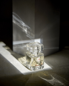 Perfume para Mujer al por Mayor, 30 ml, Eau de Parfum de Larga Duración, Fragancia Especiada Premium, NOTAS MEKONG, Proveedor de Vietnam Triangle - Product Image 4