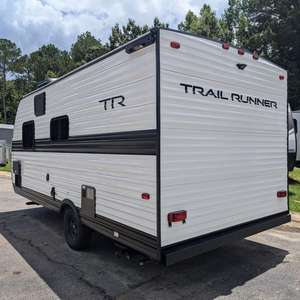 Remolque moderno para acampar en forma de lágrima con construcción de acero inoxidable y diseño cómodo - Product Image 5