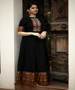 Attrayant Designer Party Wear Dames Porter Pierre Travail Indien Saisonnable Soie Lourd Brodé Femmes Adultes Inde Pakistan 500 Vêtement - Product Image 3