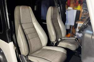 Jeep Wrangler S 4x4 de 1993 d'occasion, récemment remis à neuf, boîte manuelle 5 vitesses, 4 roues motrices, provenant de Californie depuis 1997, sans réserve. - Product Image 5