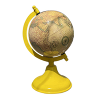 Globe décoratif inspiré du voyage en métal durable avec base antique élégante, parfait pour les explorateurs et les collectionneurs de cartes